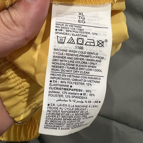 New NWT light yellow women’s running shorts old navy XL x-large - Picture 5 of 8
